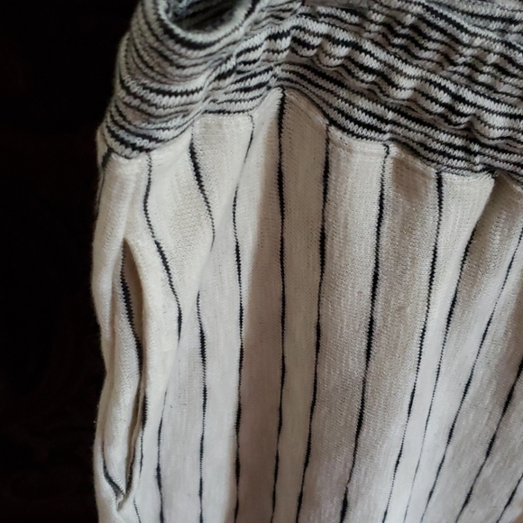 🧜‍♀️HOST PICK!🧜‍ANTHRO 3 DOTS CUTEST PANTS EVER! - Picture 4 of 8